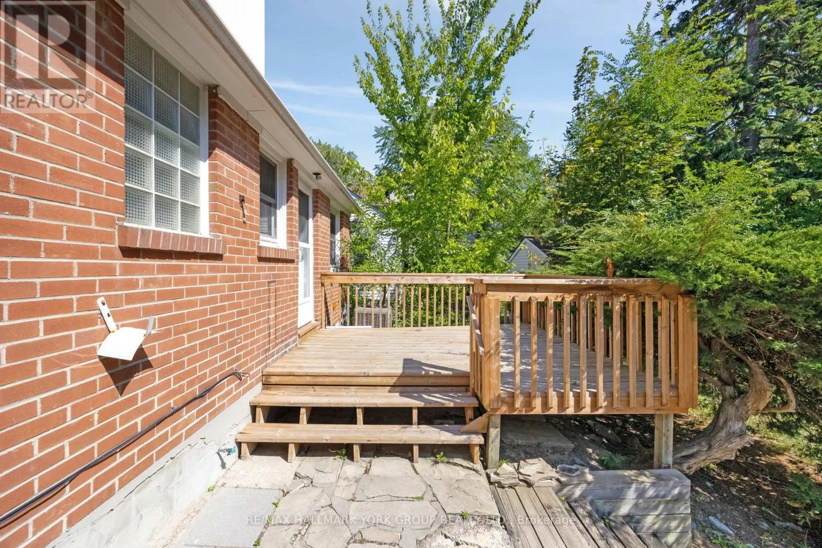 207 MAPLEHURST AVENUE