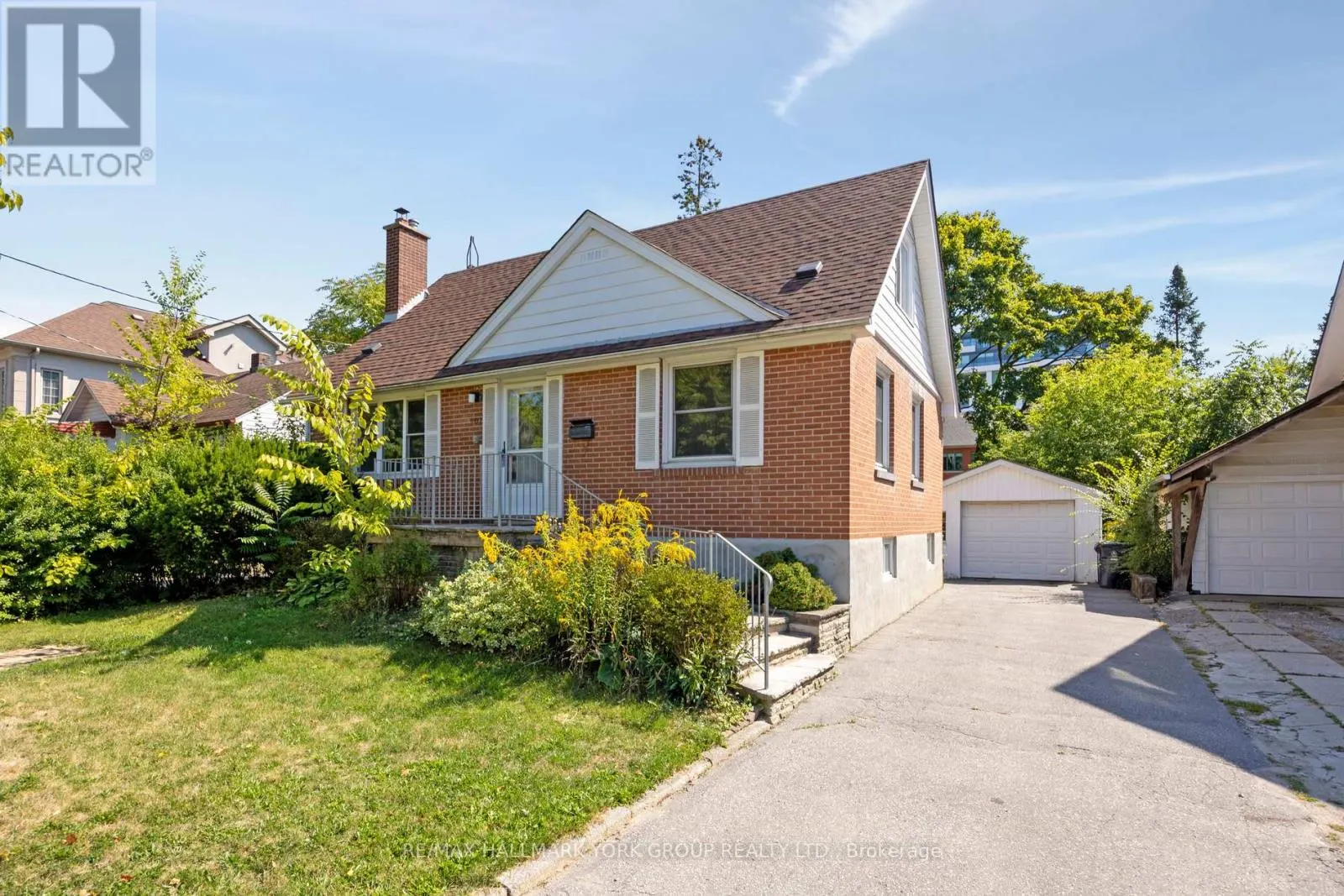 207 MAPLEHURST AVENUE