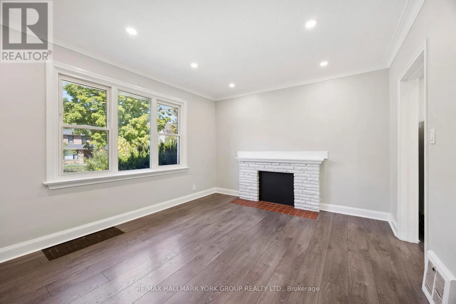 207 MAPLEHURST AVENUE