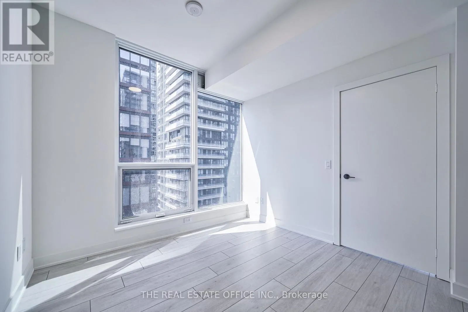 1212 - 35 MERCER STREET