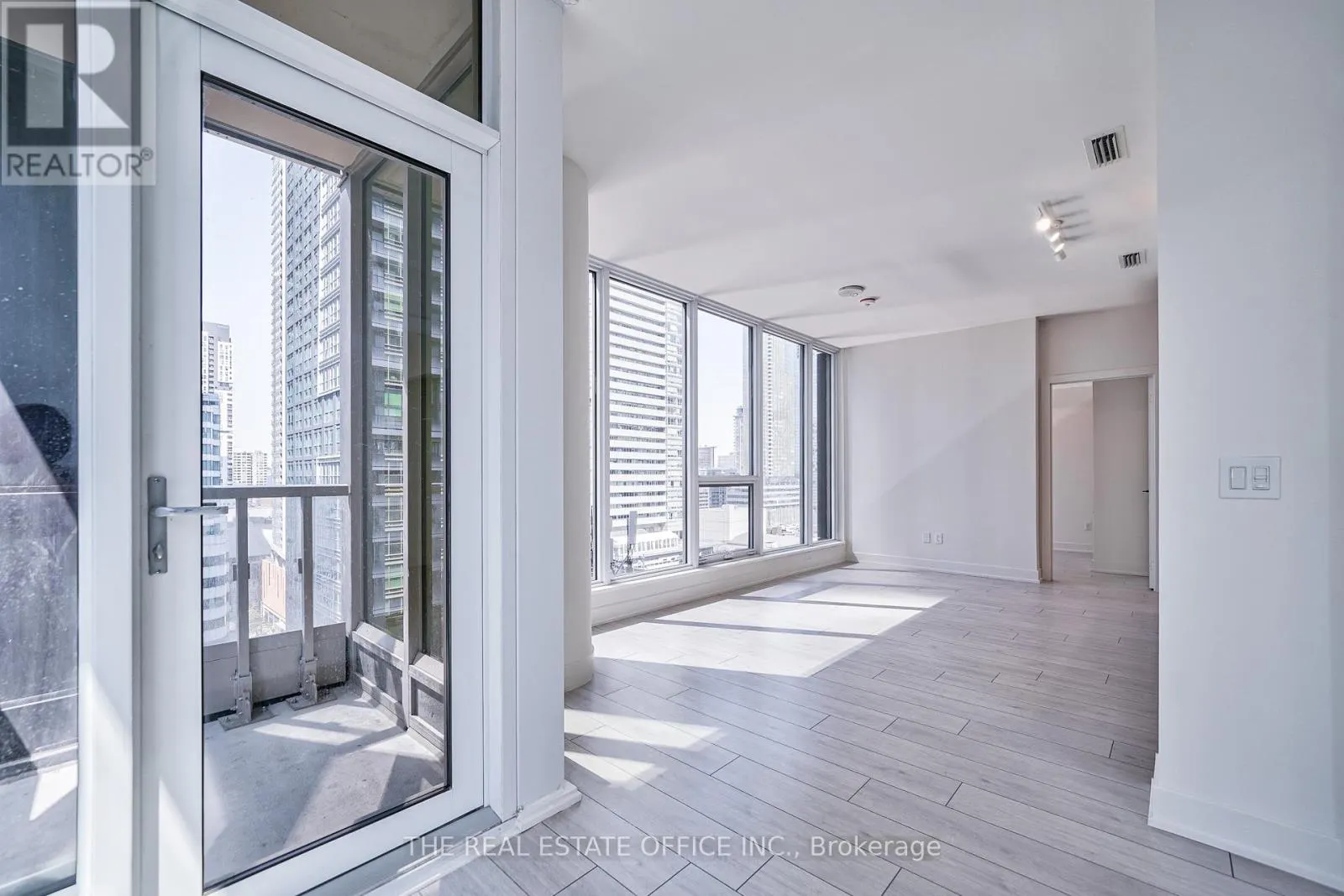 1212 - 35 MERCER STREET