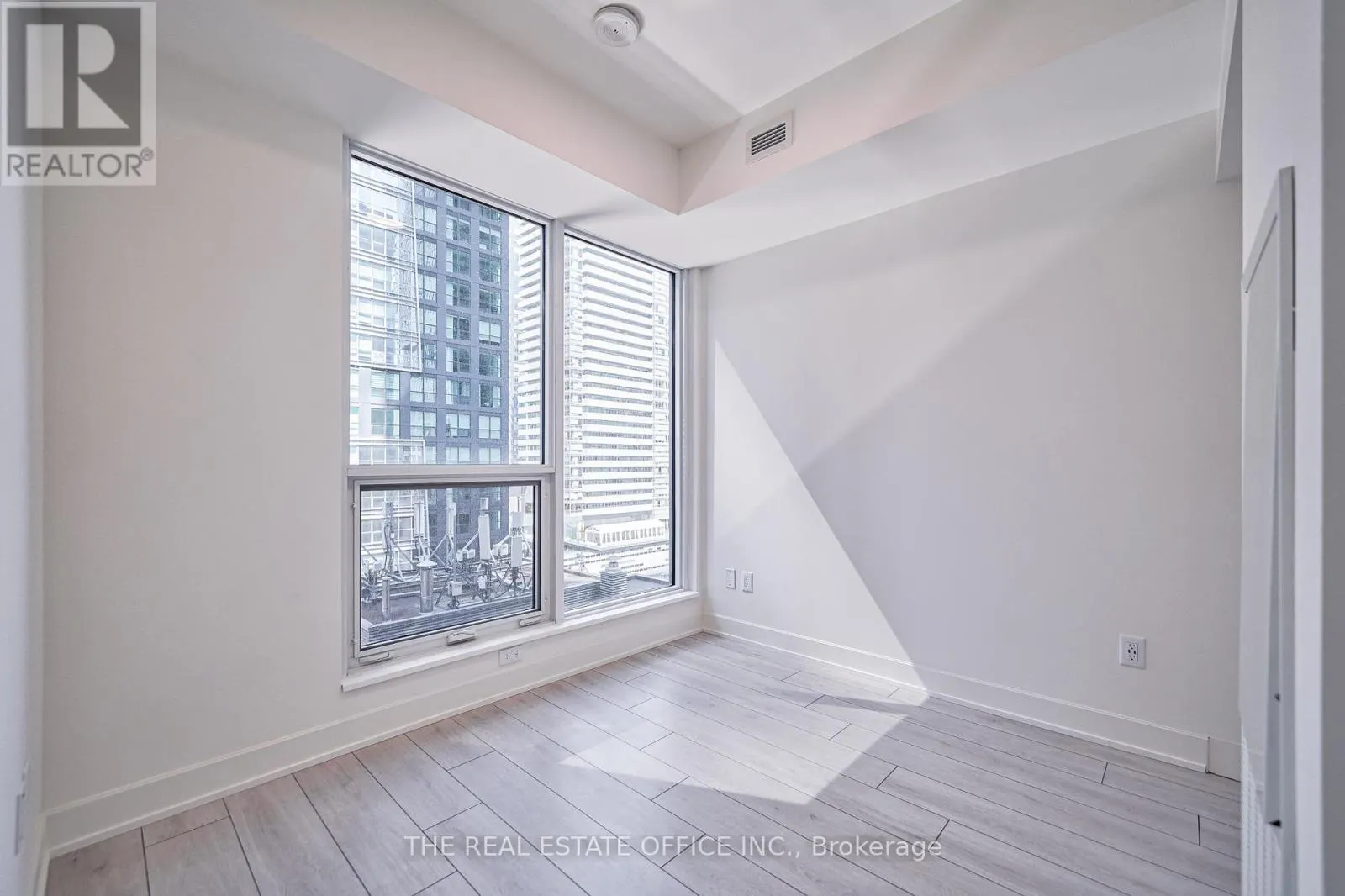 1212 - 35 MERCER STREET