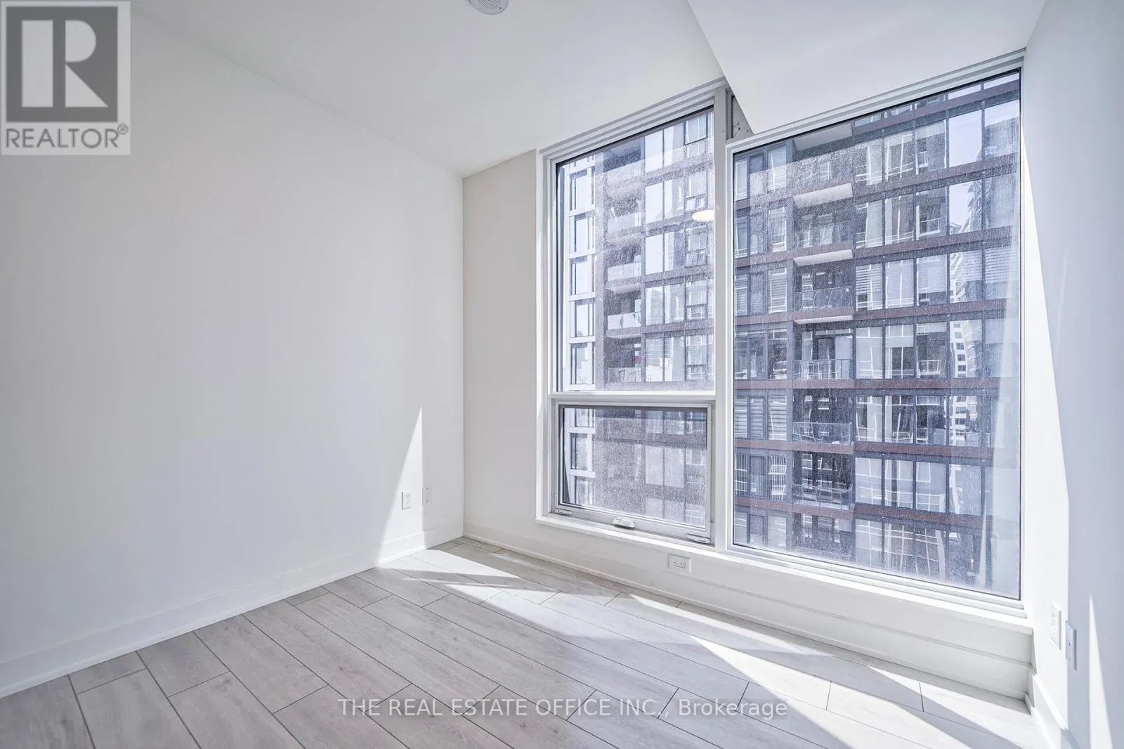 1212 - 35 MERCER STREET