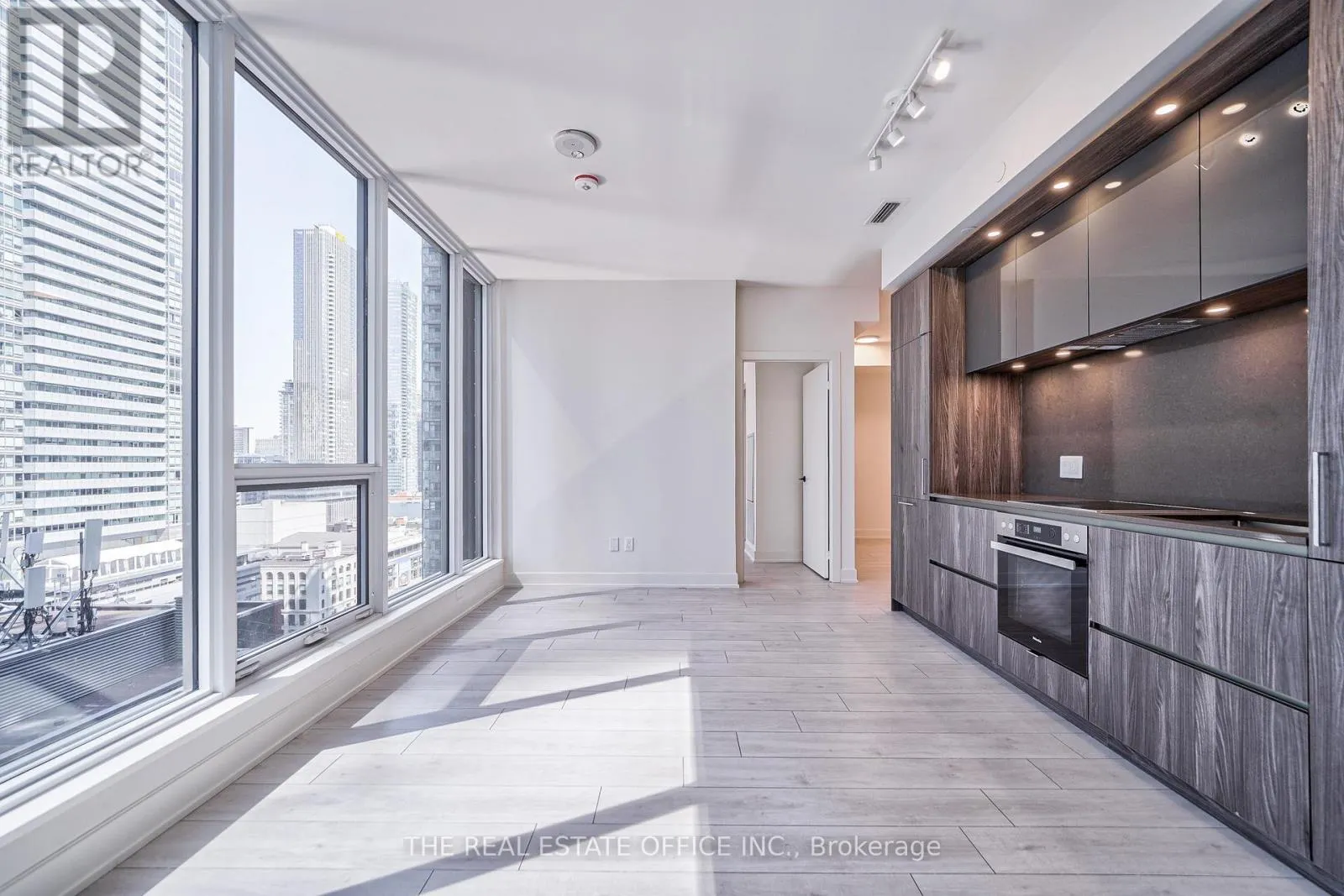 1212 - 35 MERCER STREET