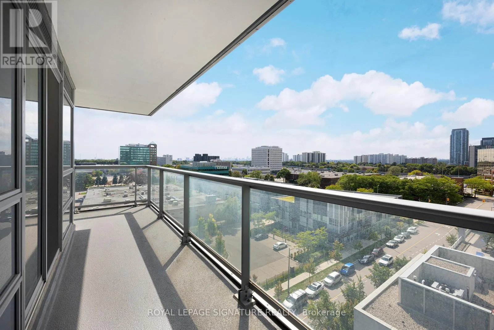 711 - 30 HERONS HILL WAY