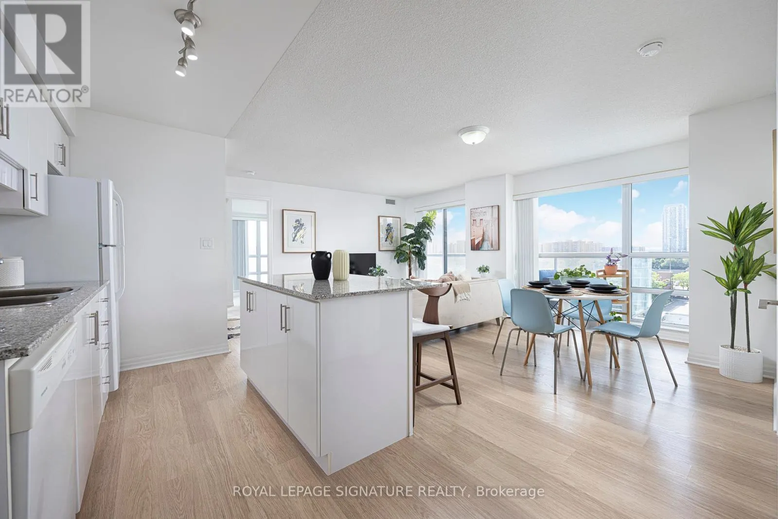711 - 30 HERONS HILL WAY