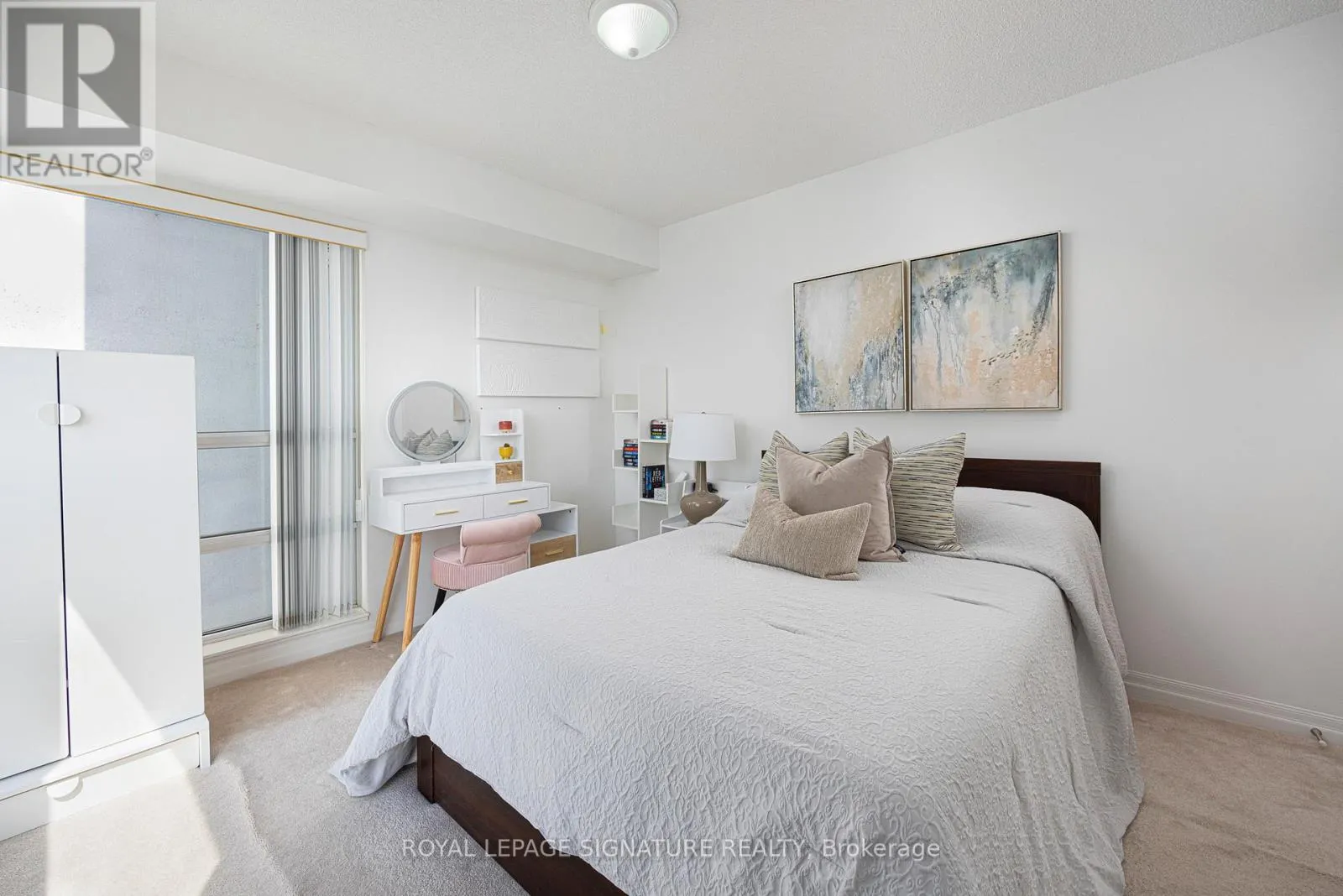 711 - 30 HERONS HILL WAY