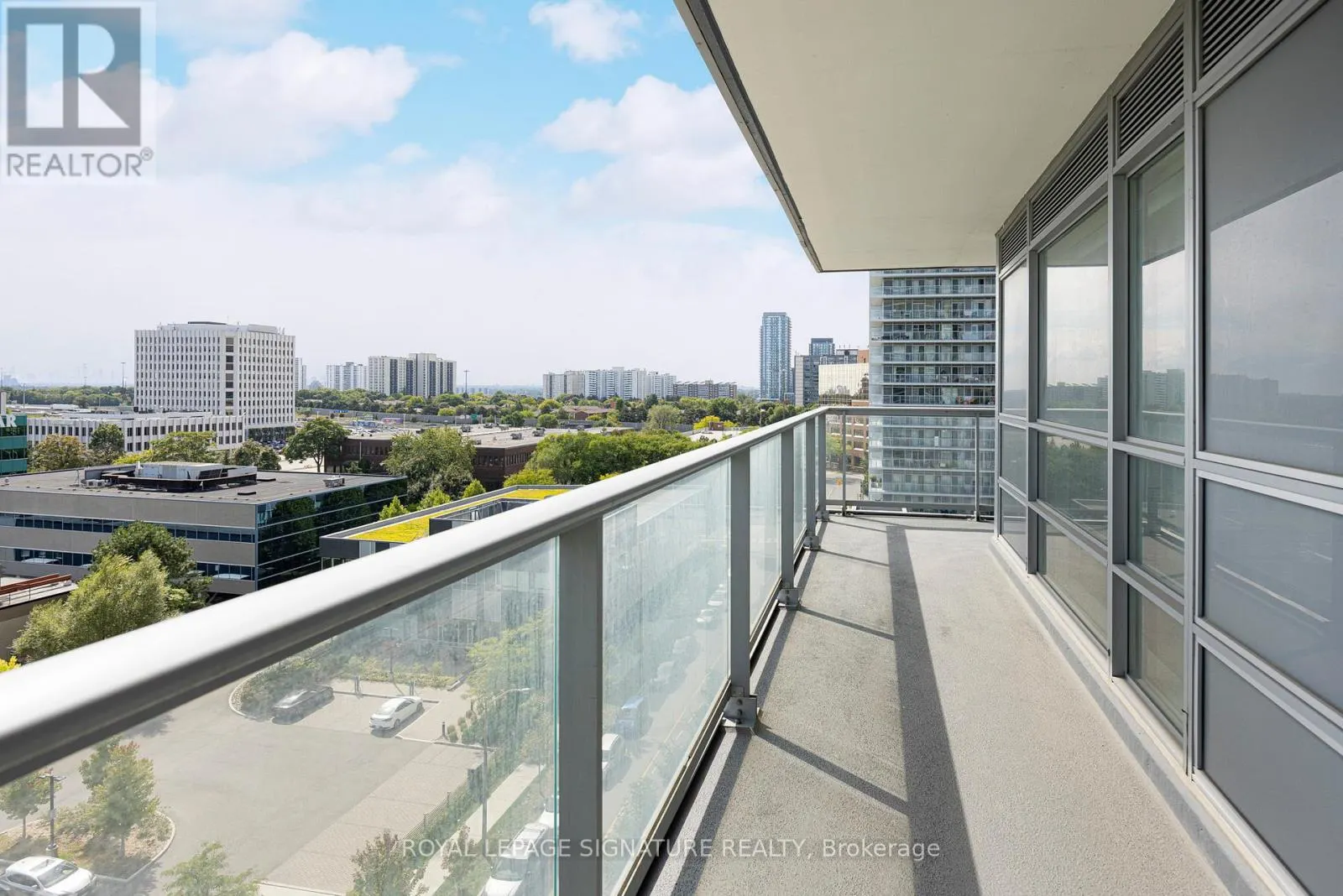 711 - 30 HERONS HILL WAY