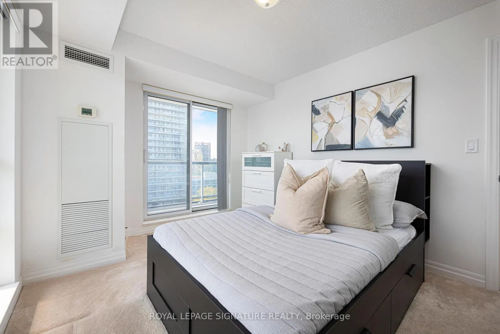 711 - 30 HERONS HILL WAY