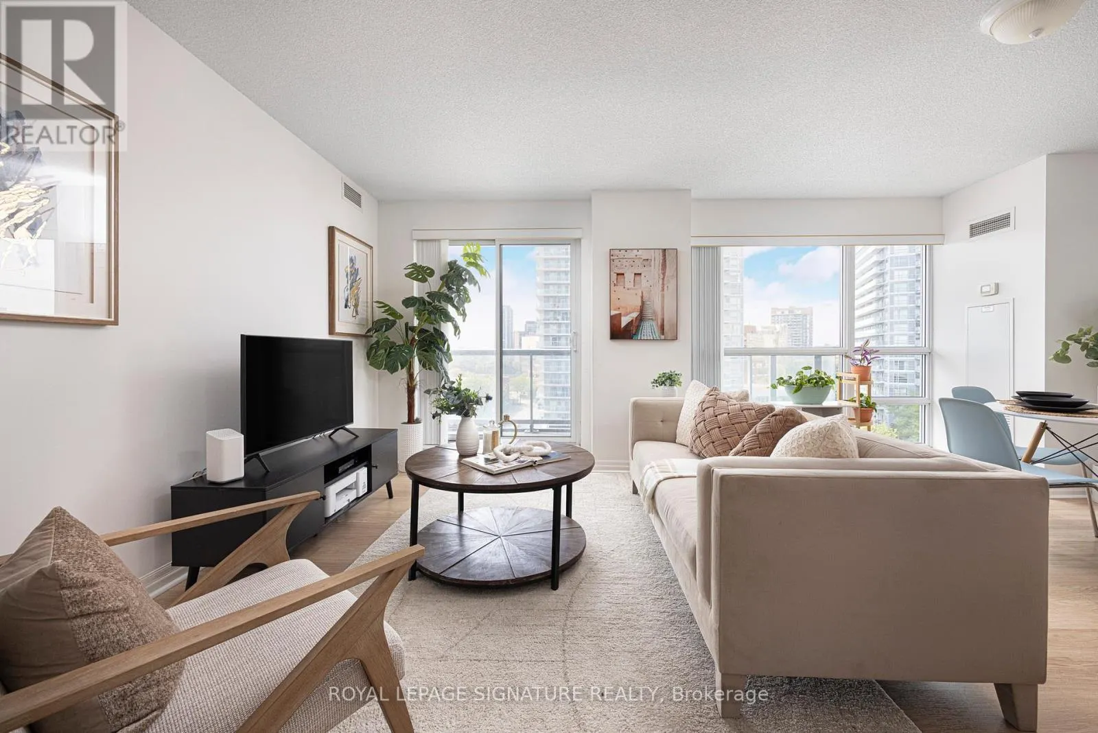 711 - 30 HERONS HILL WAY