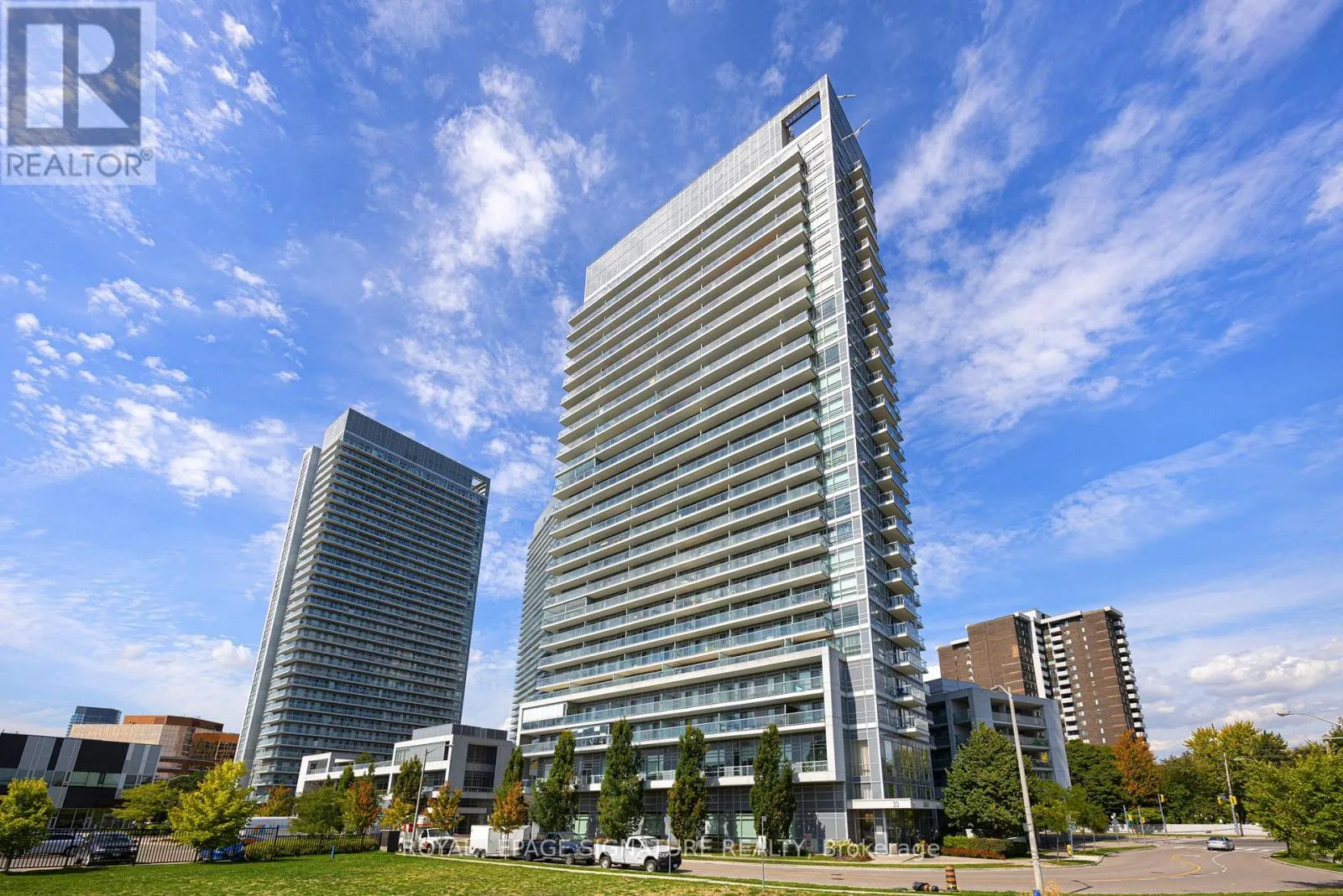 711 - 30 HERONS HILL WAY