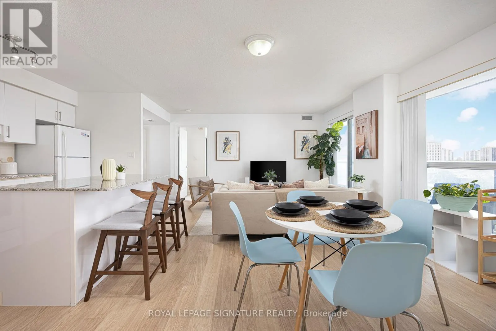 711 - 30 HERONS HILL WAY