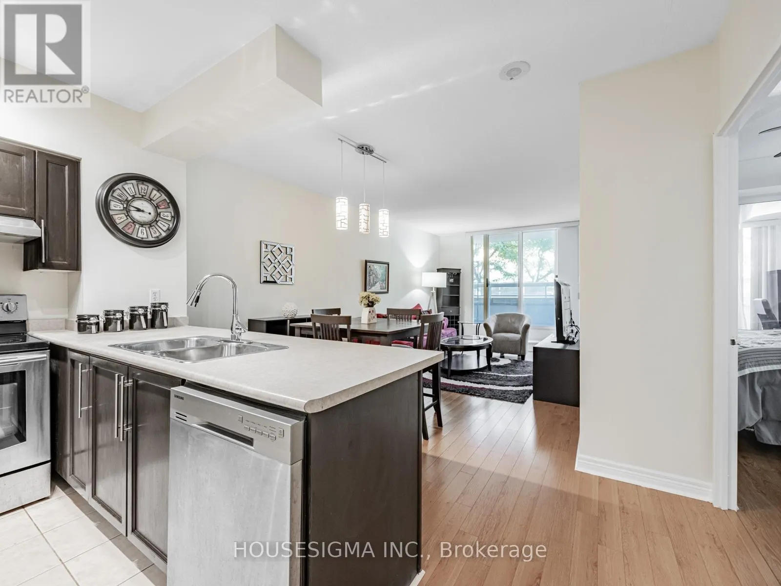 207 - 43 EGLINTON AVENUE E