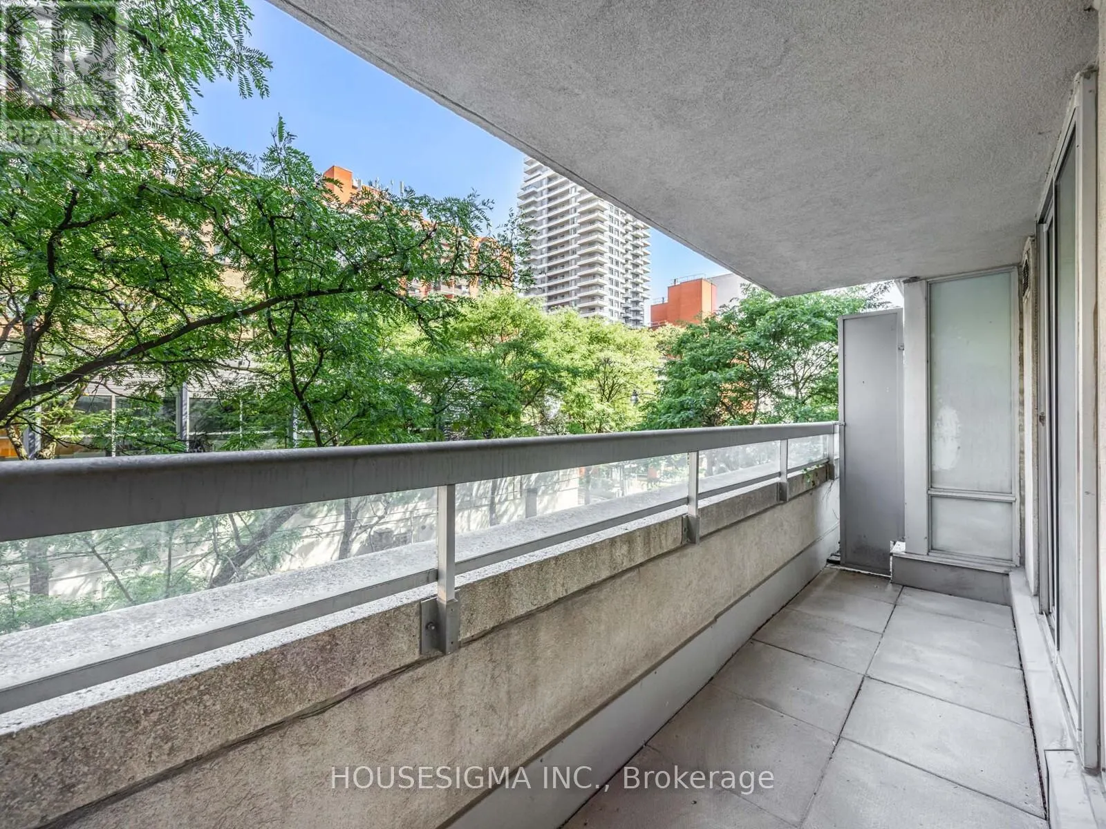 207 - 43 EGLINTON AVENUE E