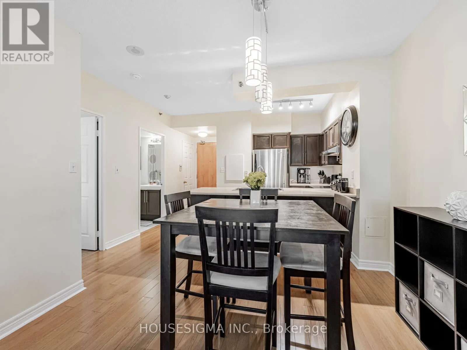 207 - 43 EGLINTON AVENUE E
