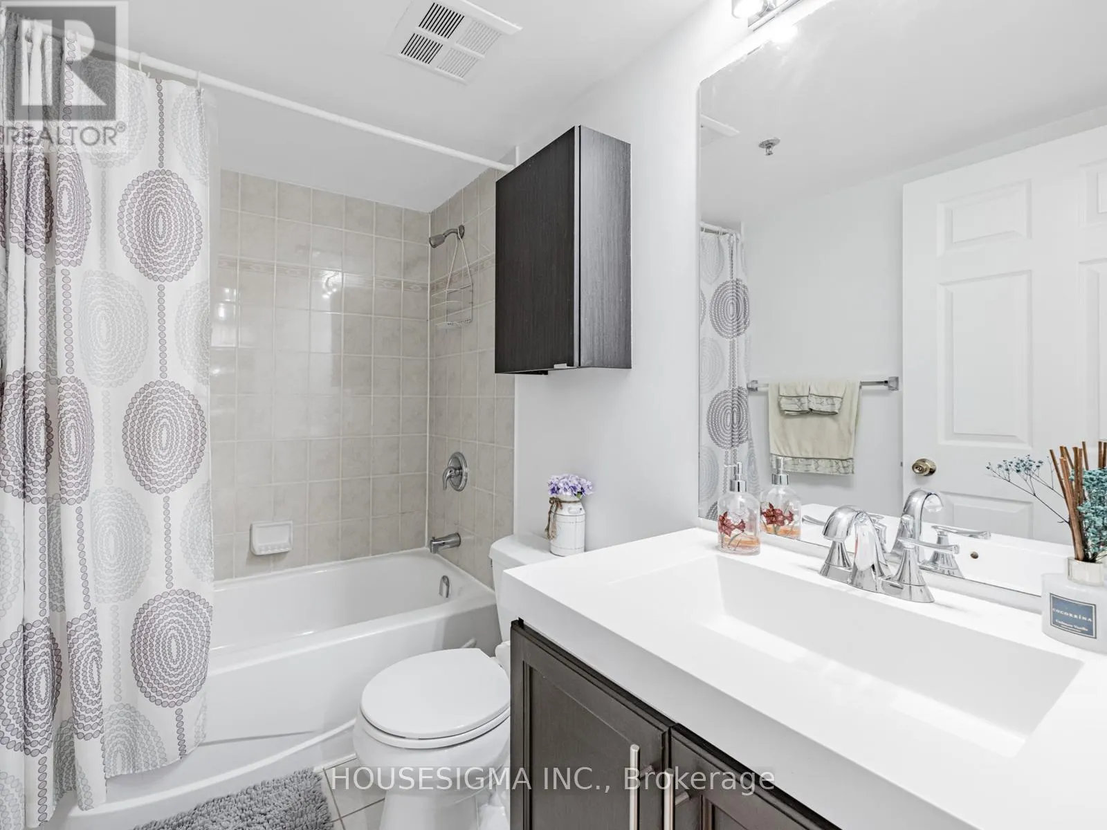 207 - 43 EGLINTON AVENUE E