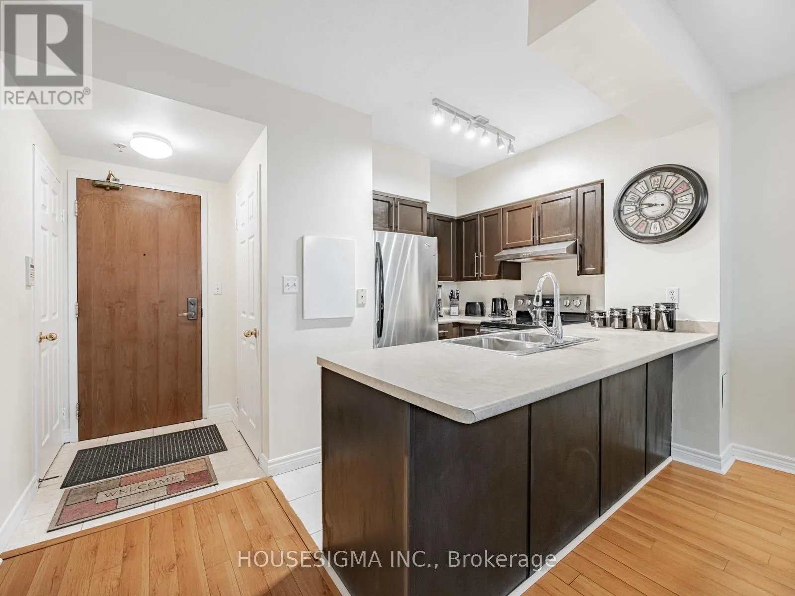 207 - 43 EGLINTON AVENUE E