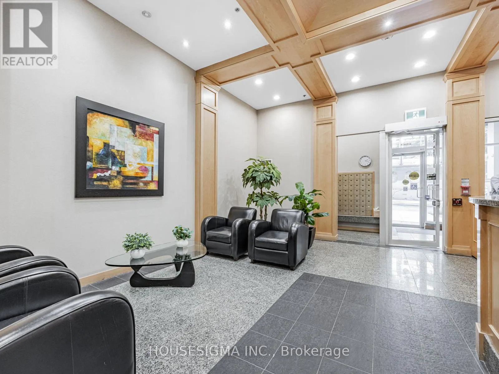207 - 43 EGLINTON AVENUE E