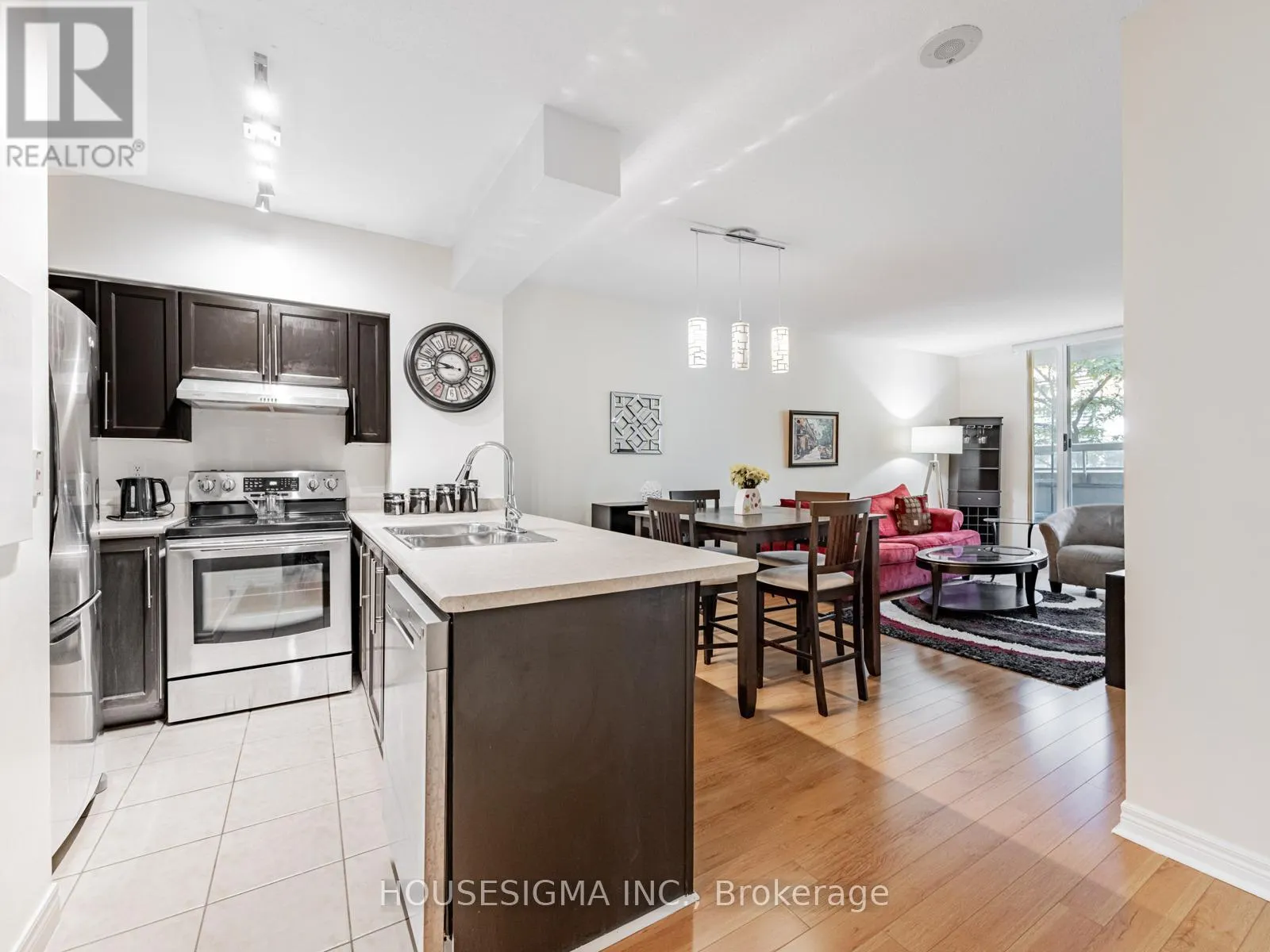 207 - 43 EGLINTON AVENUE E