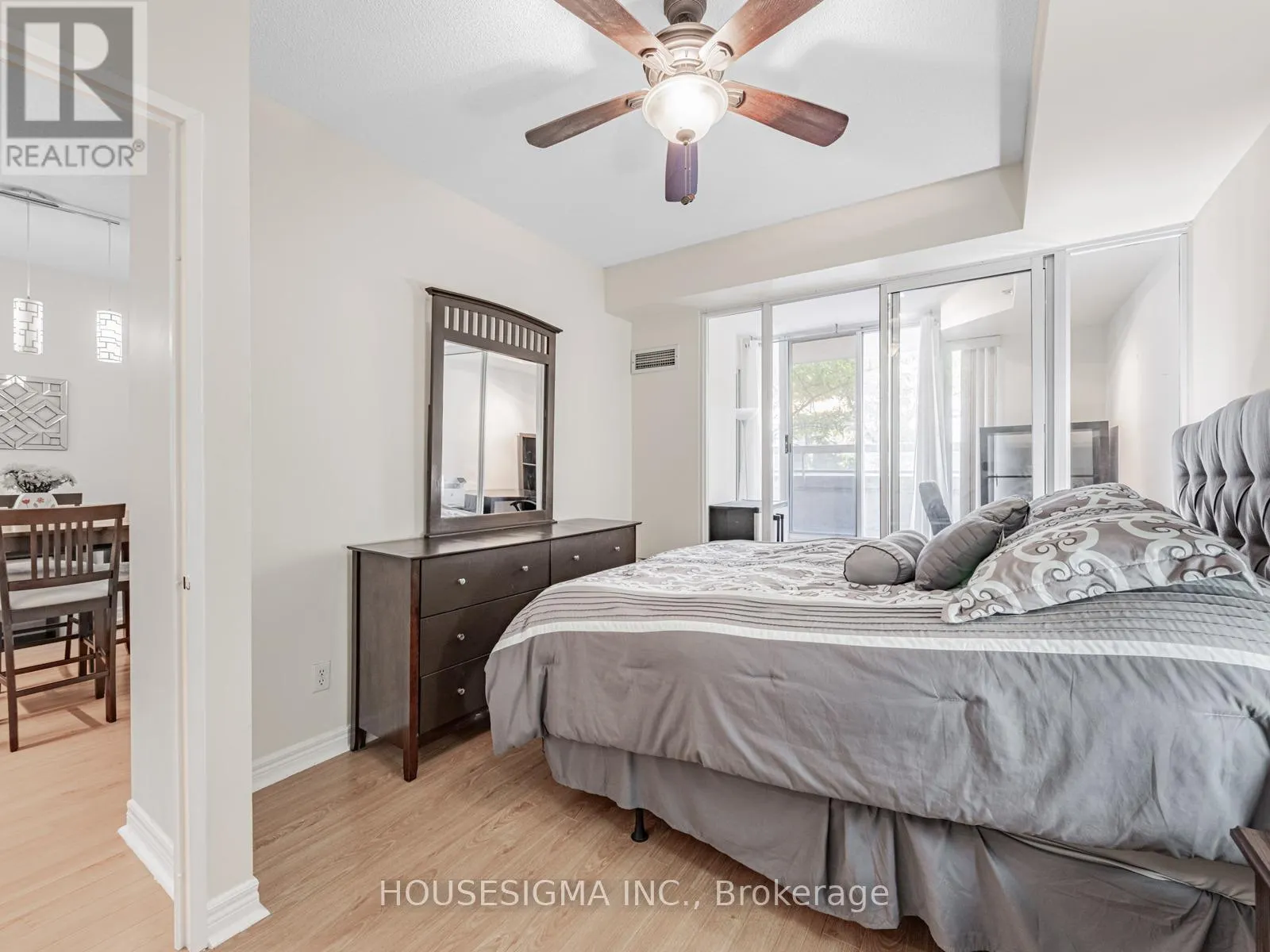 207 - 43 EGLINTON AVENUE E