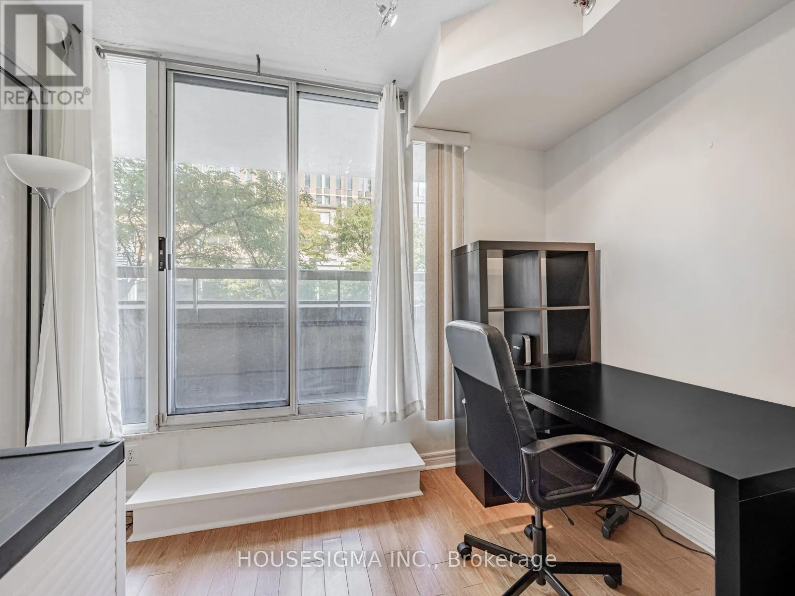 207 - 43 EGLINTON AVENUE E