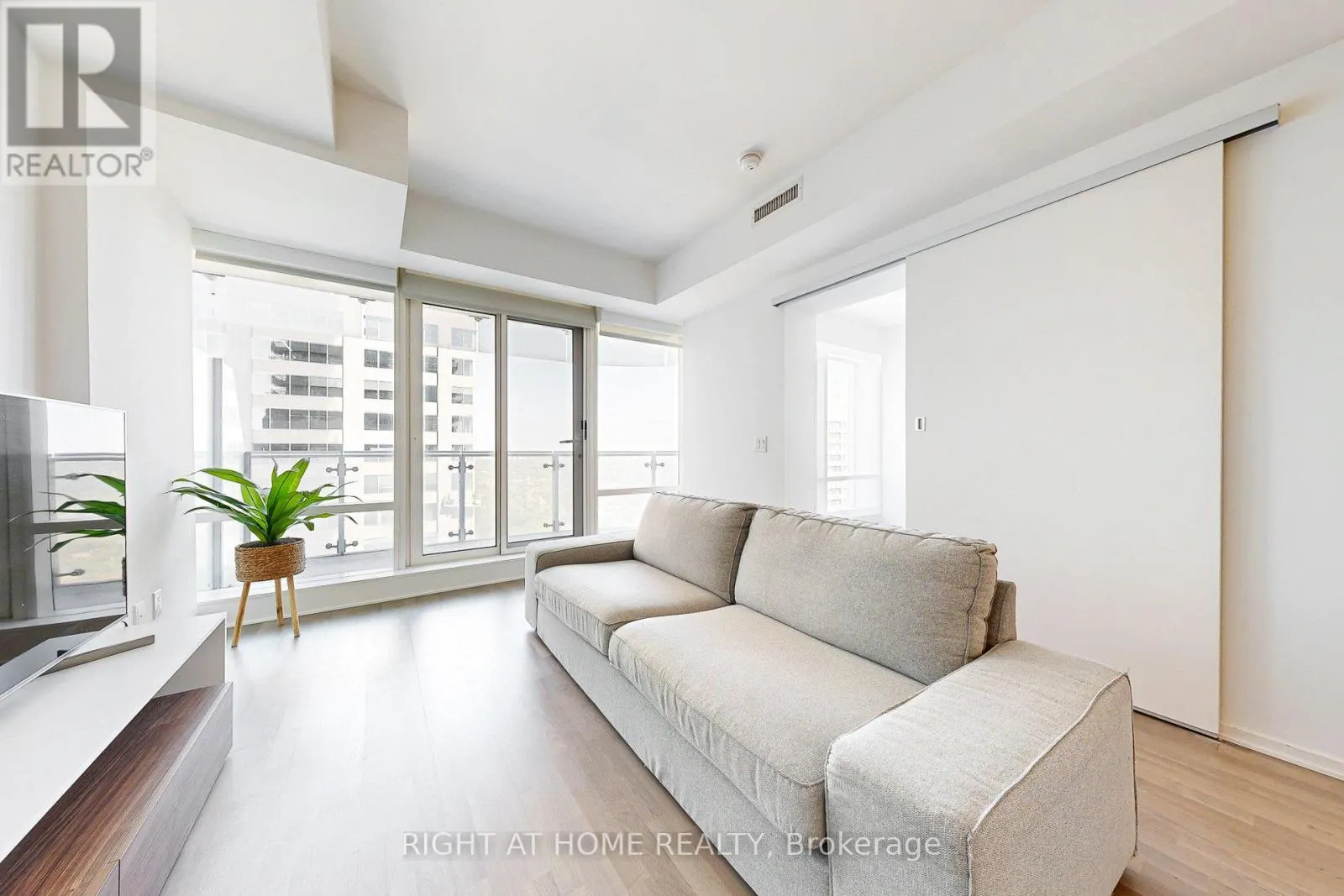 3312 - 1 BLOOR STREET E