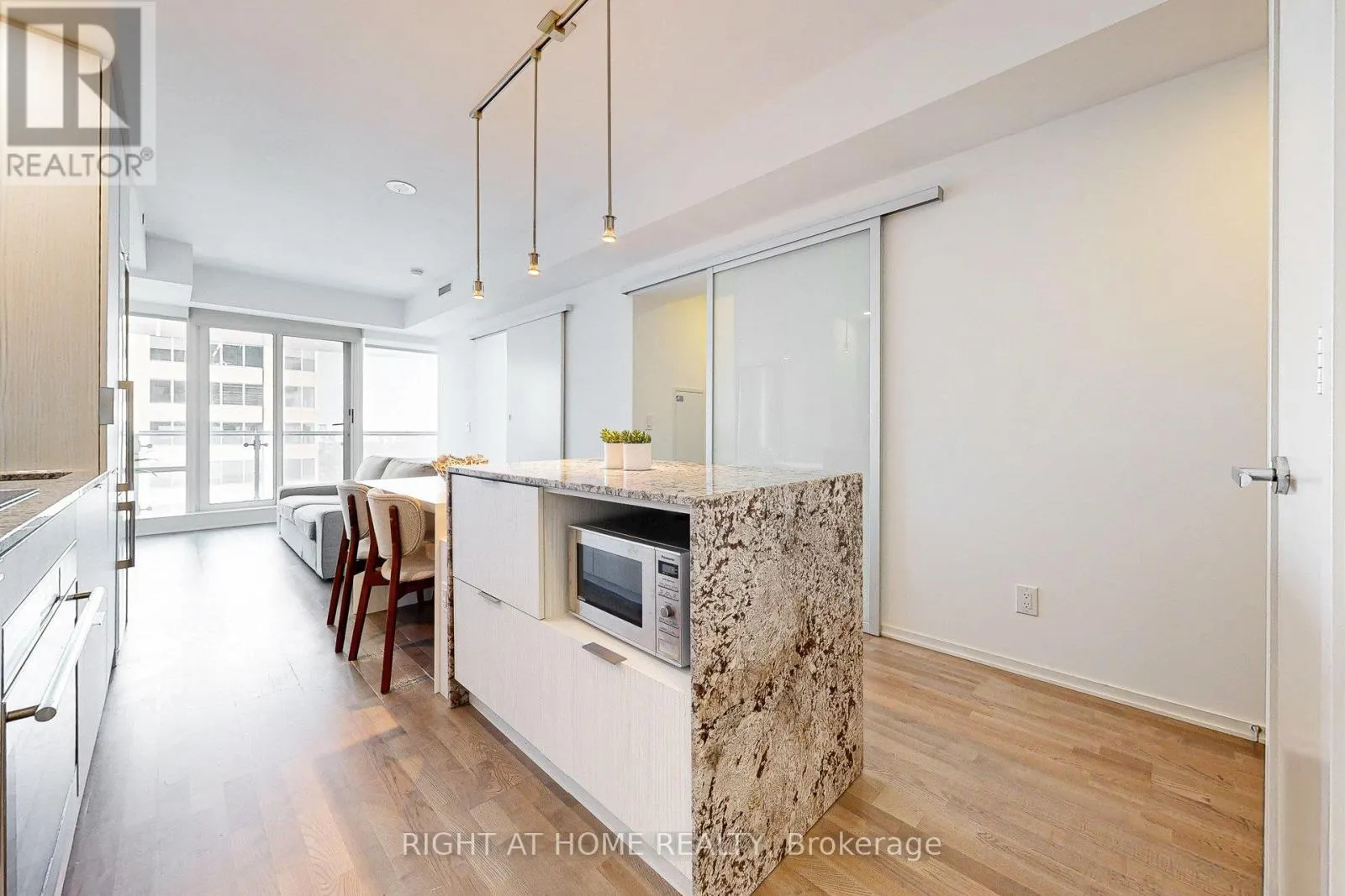 3312 - 1 BLOOR STREET E