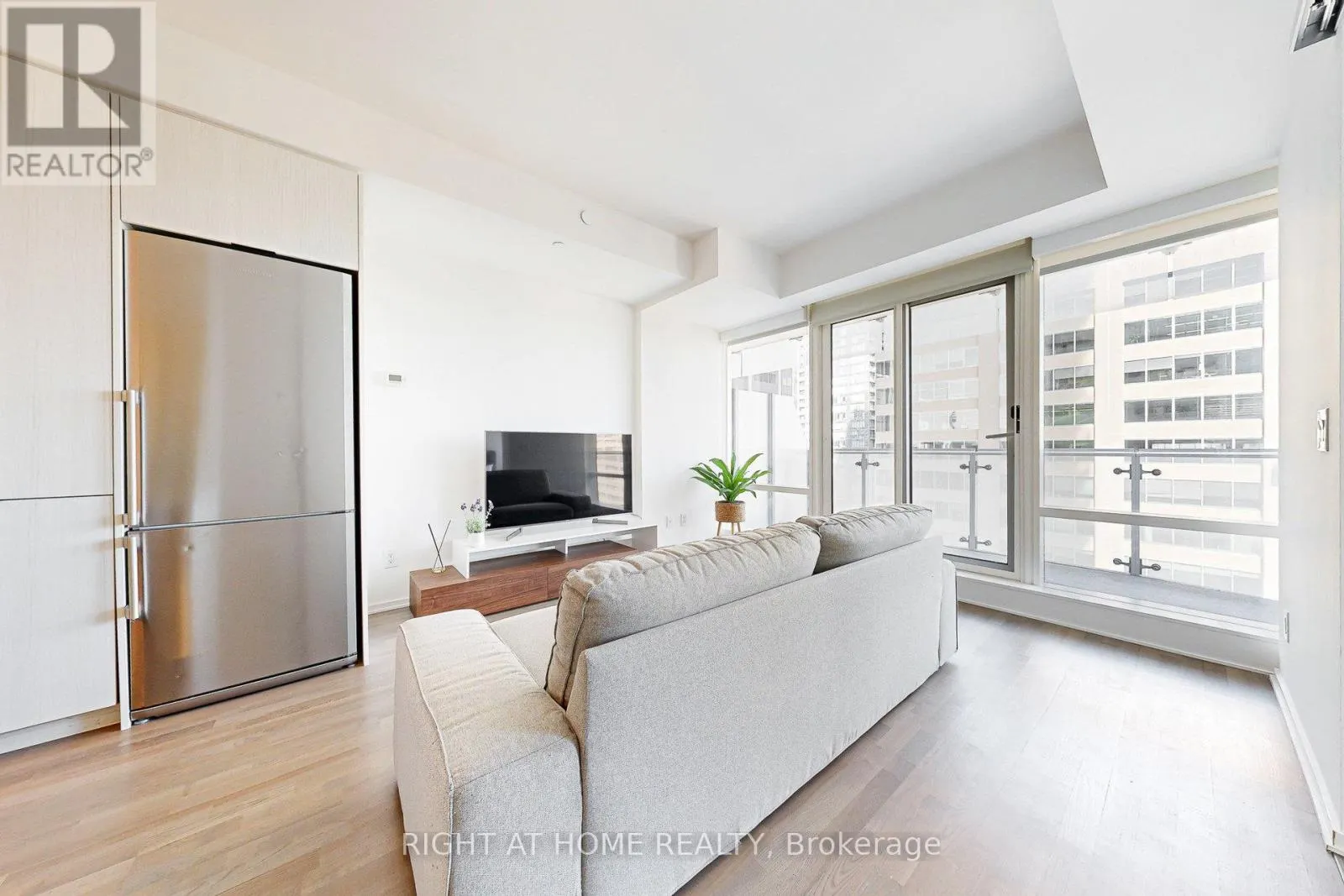 3312 - 1 BLOOR STREET E