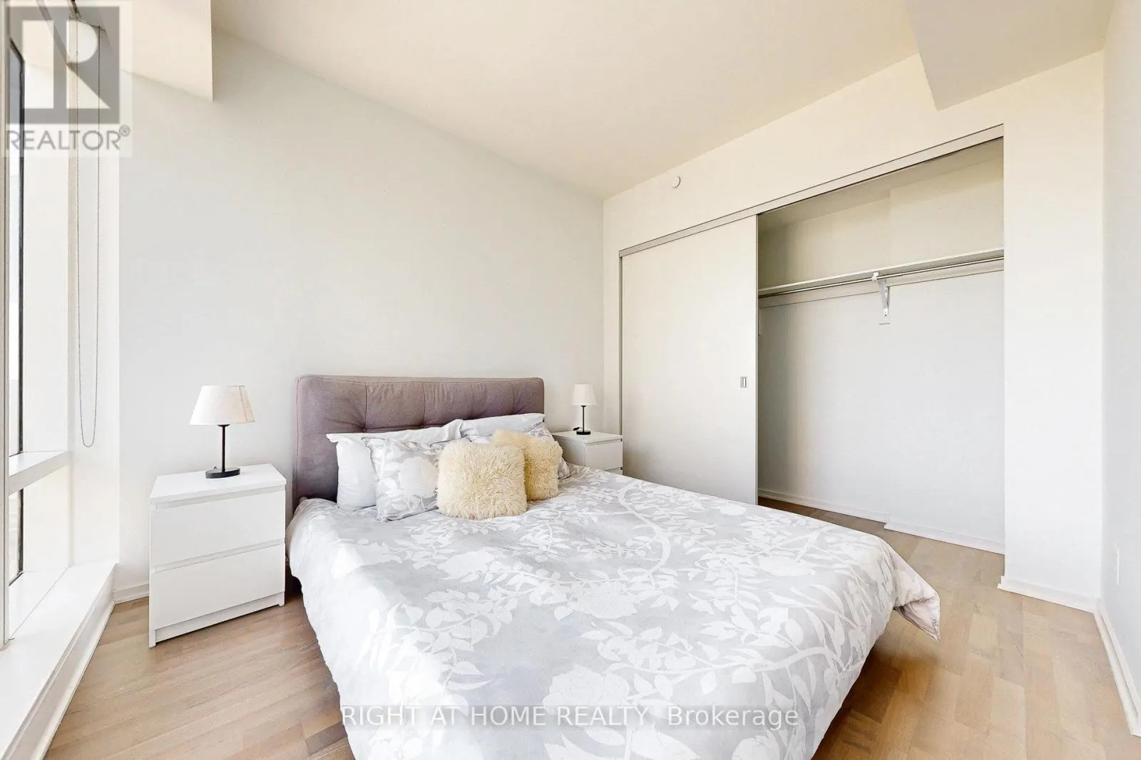 3312 - 1 BLOOR STREET E