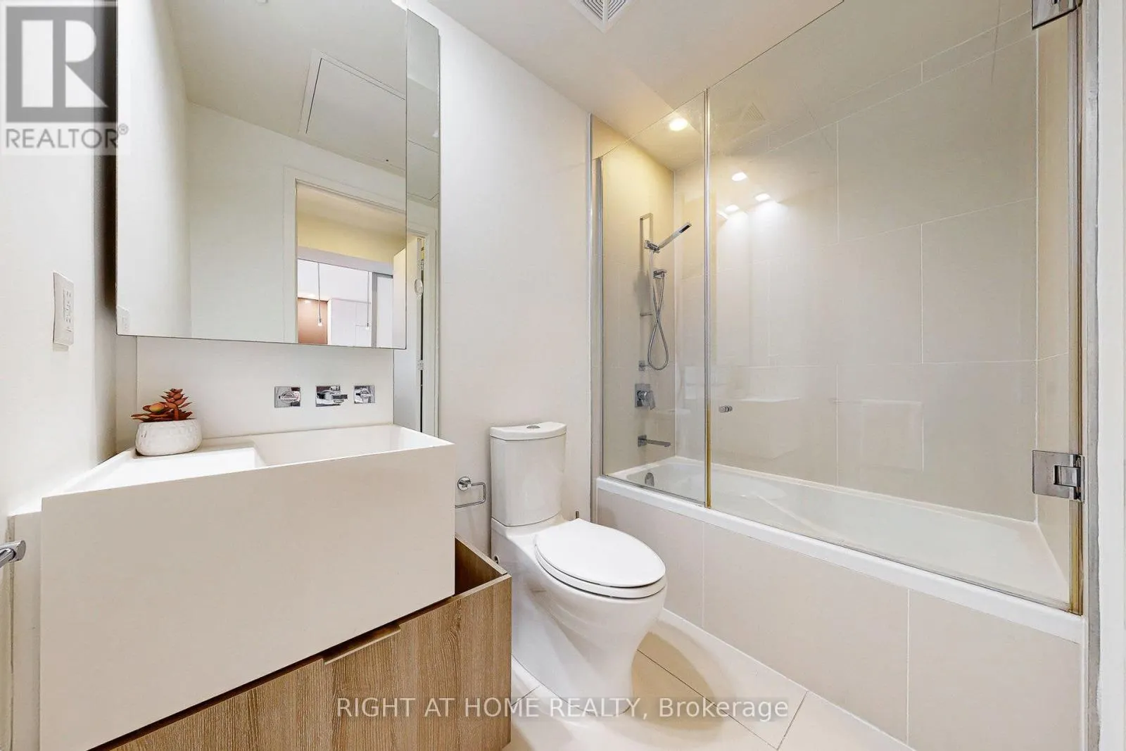 3312 - 1 BLOOR STREET E