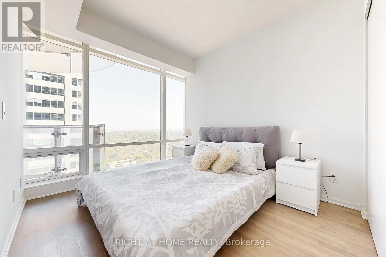 3312 - 1 BLOOR STREET E