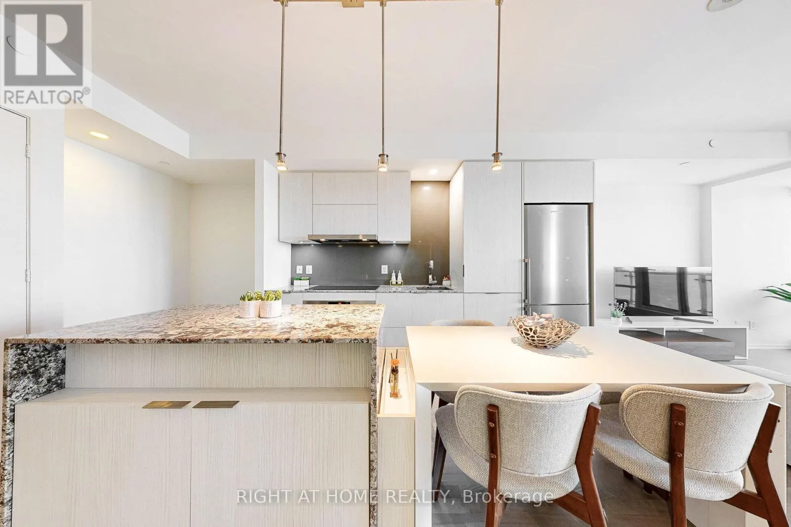 3312 - 1 BLOOR STREET E