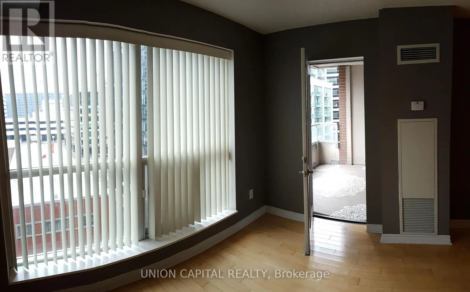 837 - 250 WELLINGTON STREET W