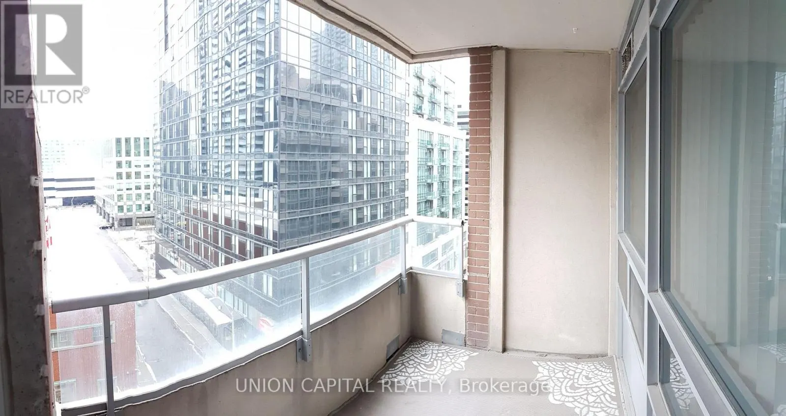 837 - 250 WELLINGTON STREET W