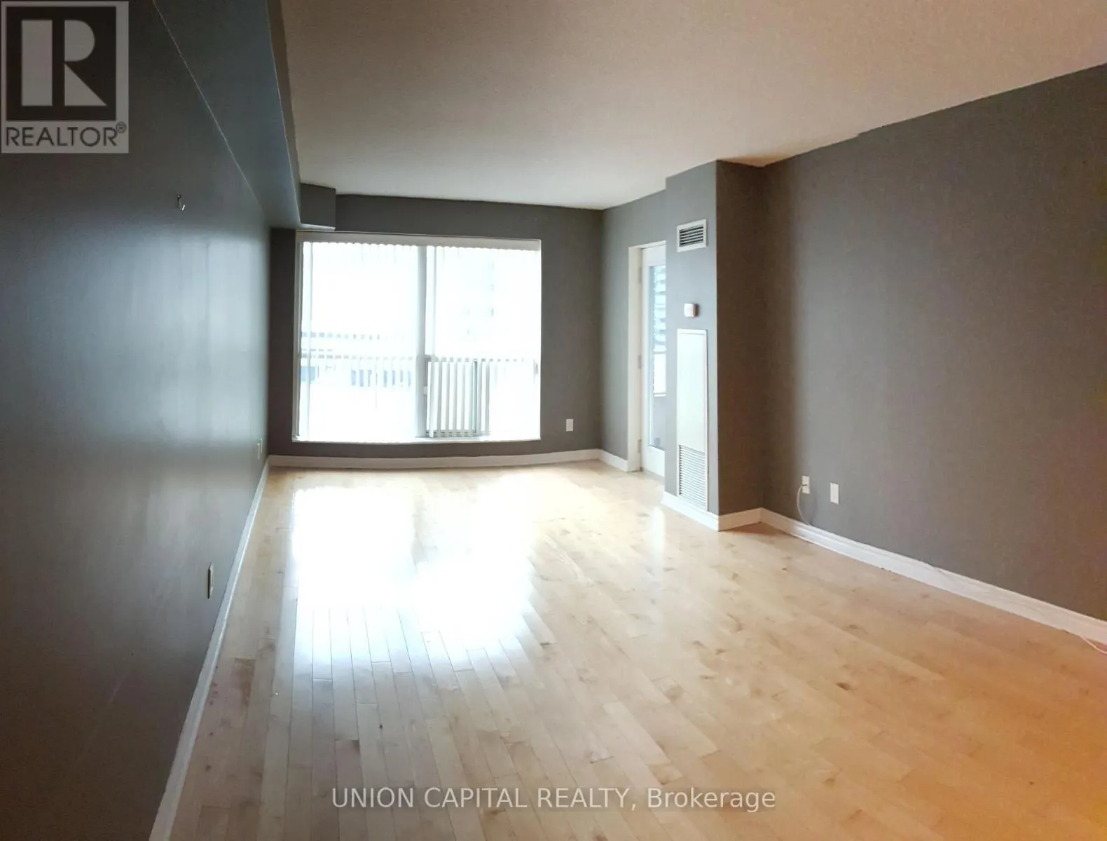 837 - 250 WELLINGTON STREET W