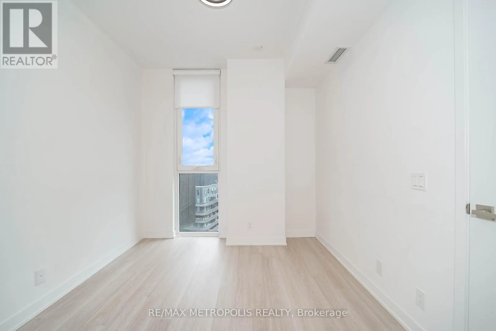 1113 - 30 TRETTI WAY