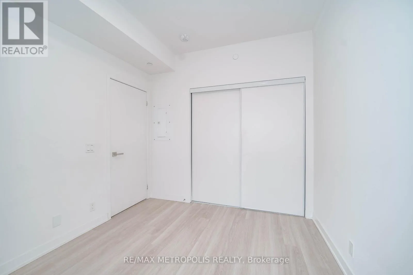1113 - 30 TRETTI WAY