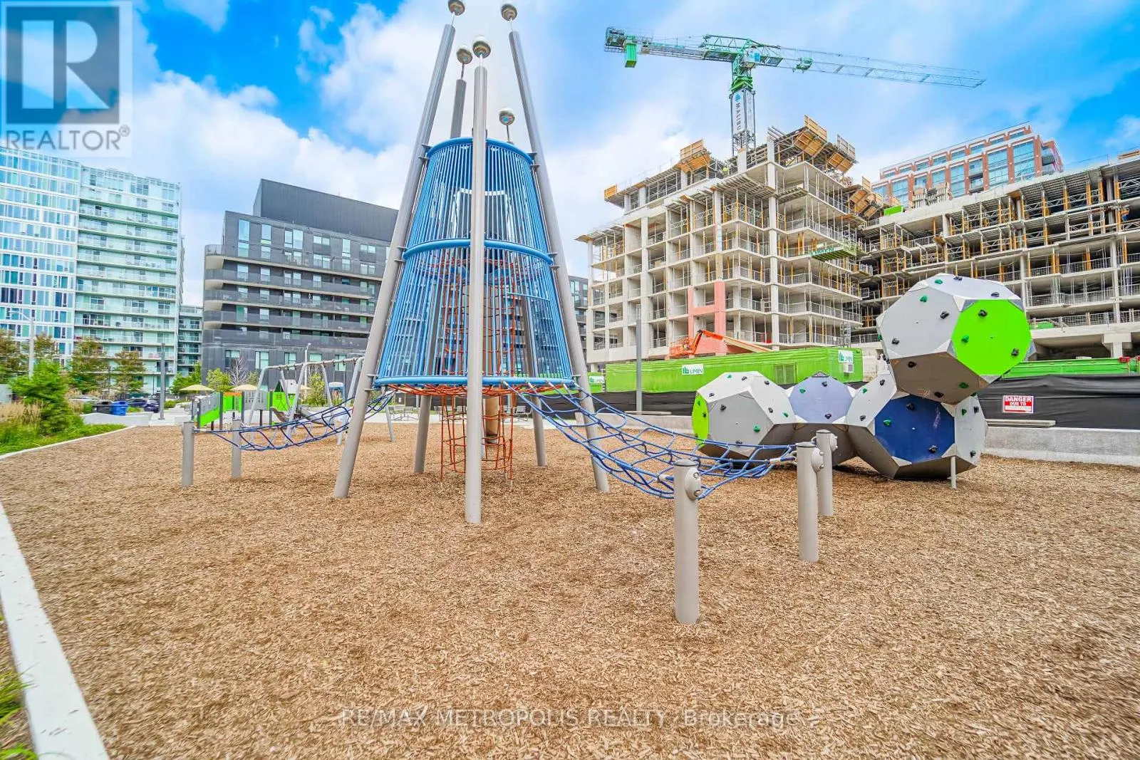 1113 - 30 TRETTI WAY