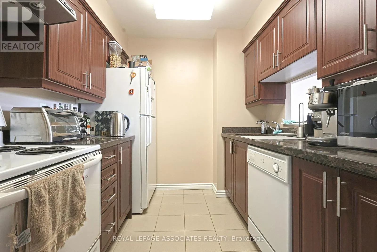208 - 21 OVERLEA BOULEVARD