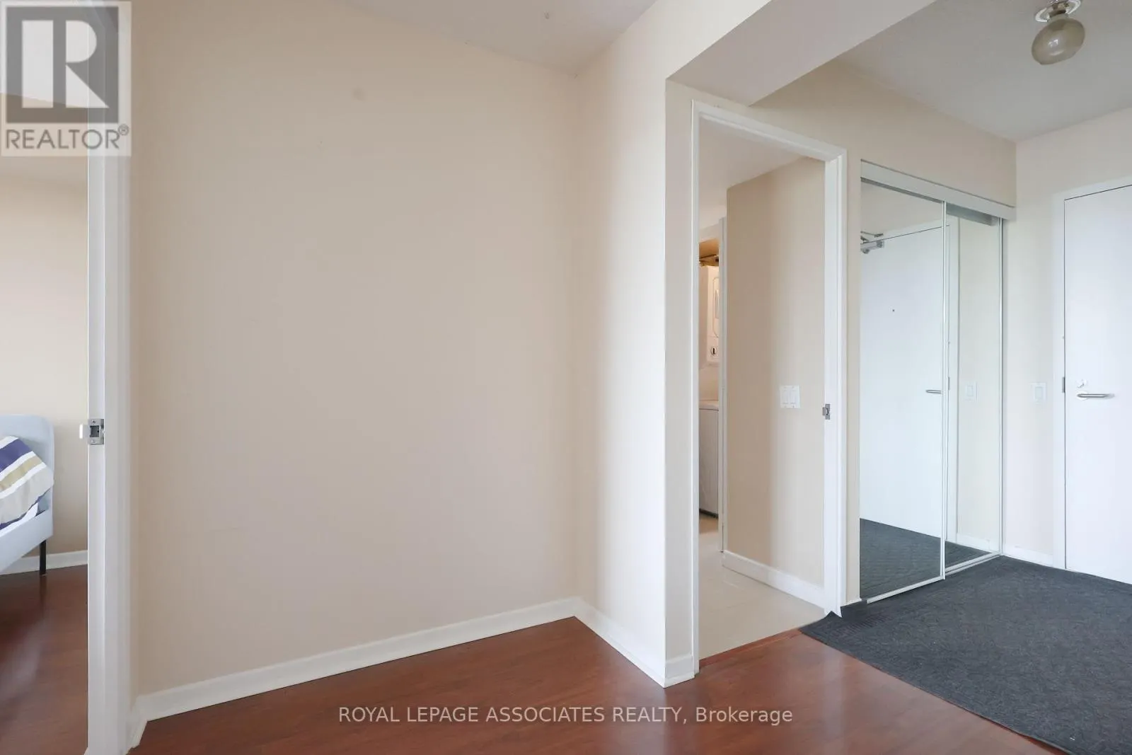 208 - 21 OVERLEA BOULEVARD