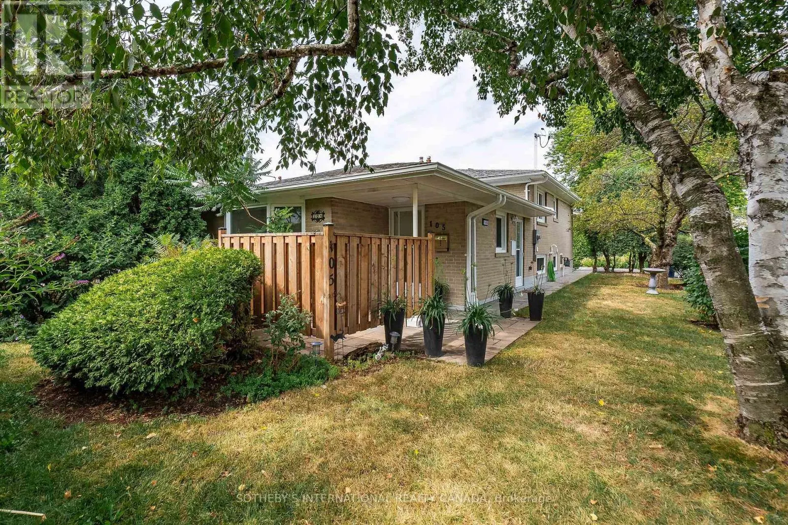 105 BALTRAY CRESCENT