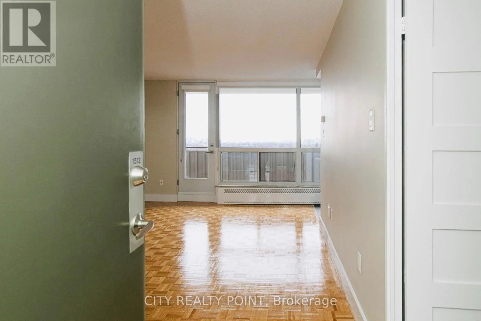402 - 666 SPADINA AVENUE