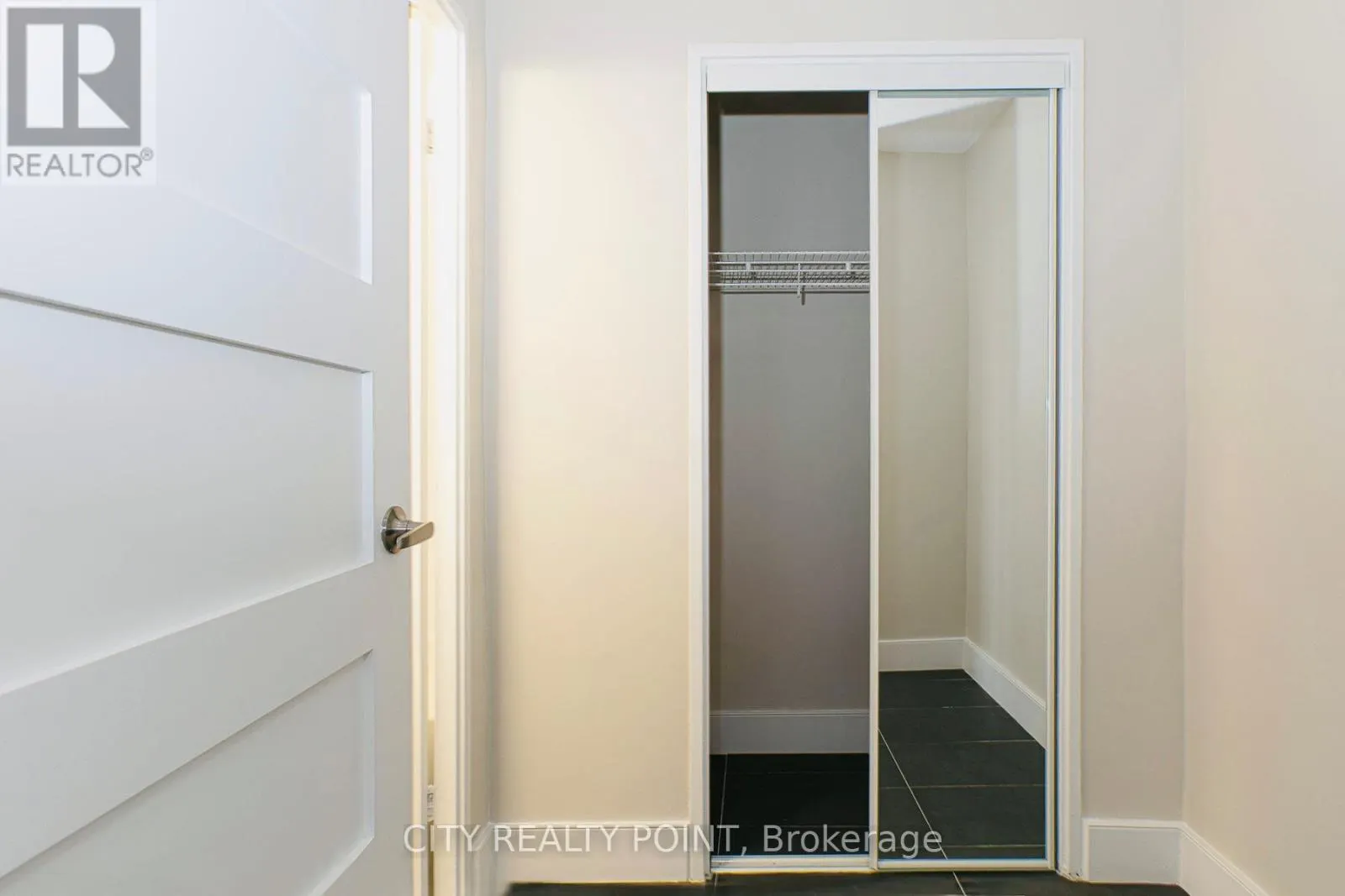 402 - 666 SPADINA AVENUE