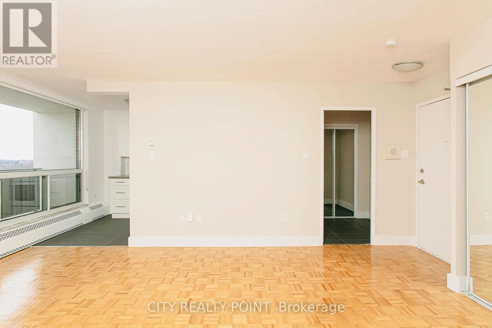 402 - 666 SPADINA AVENUE
