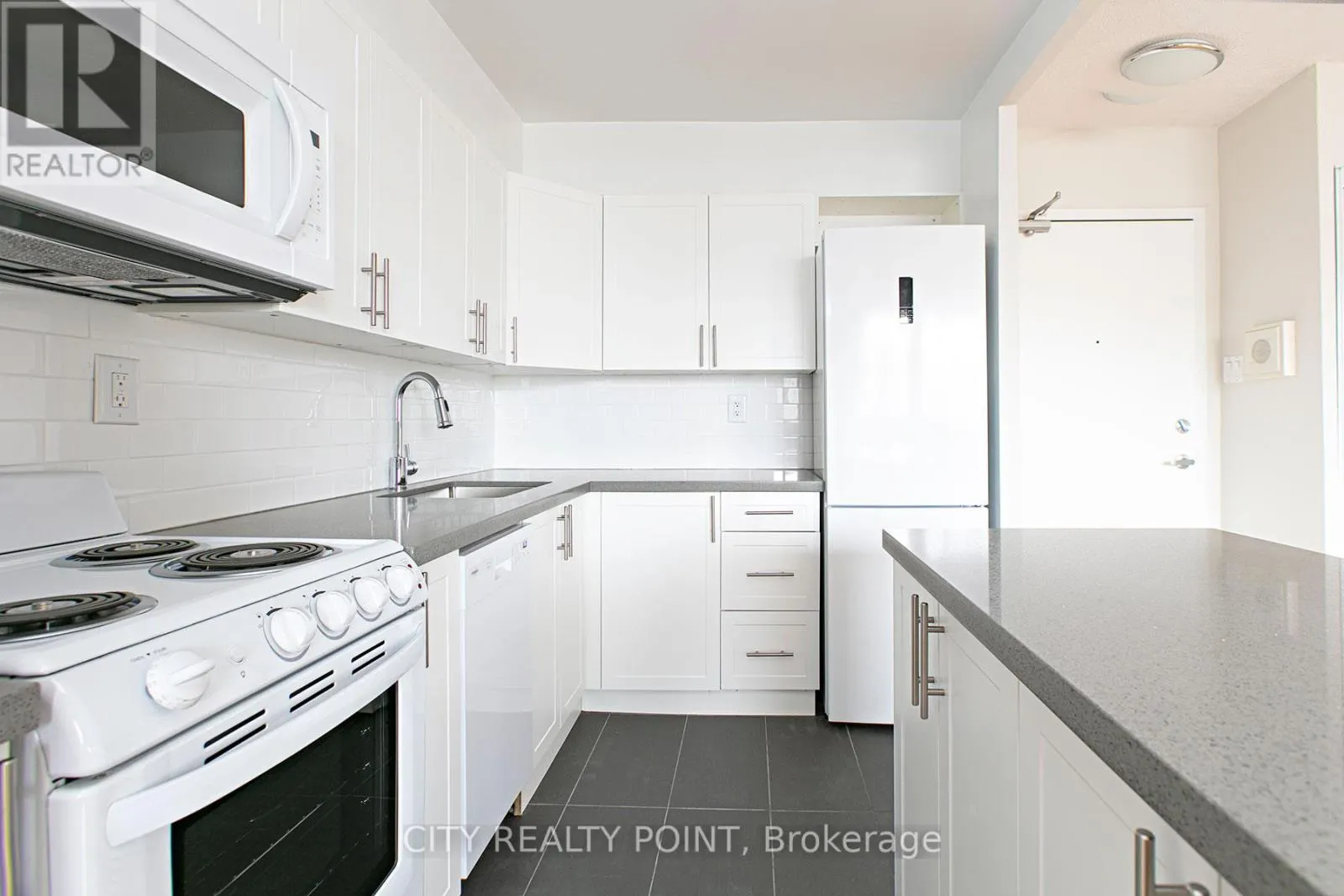 408 - 666 SPADINA AVENUE
