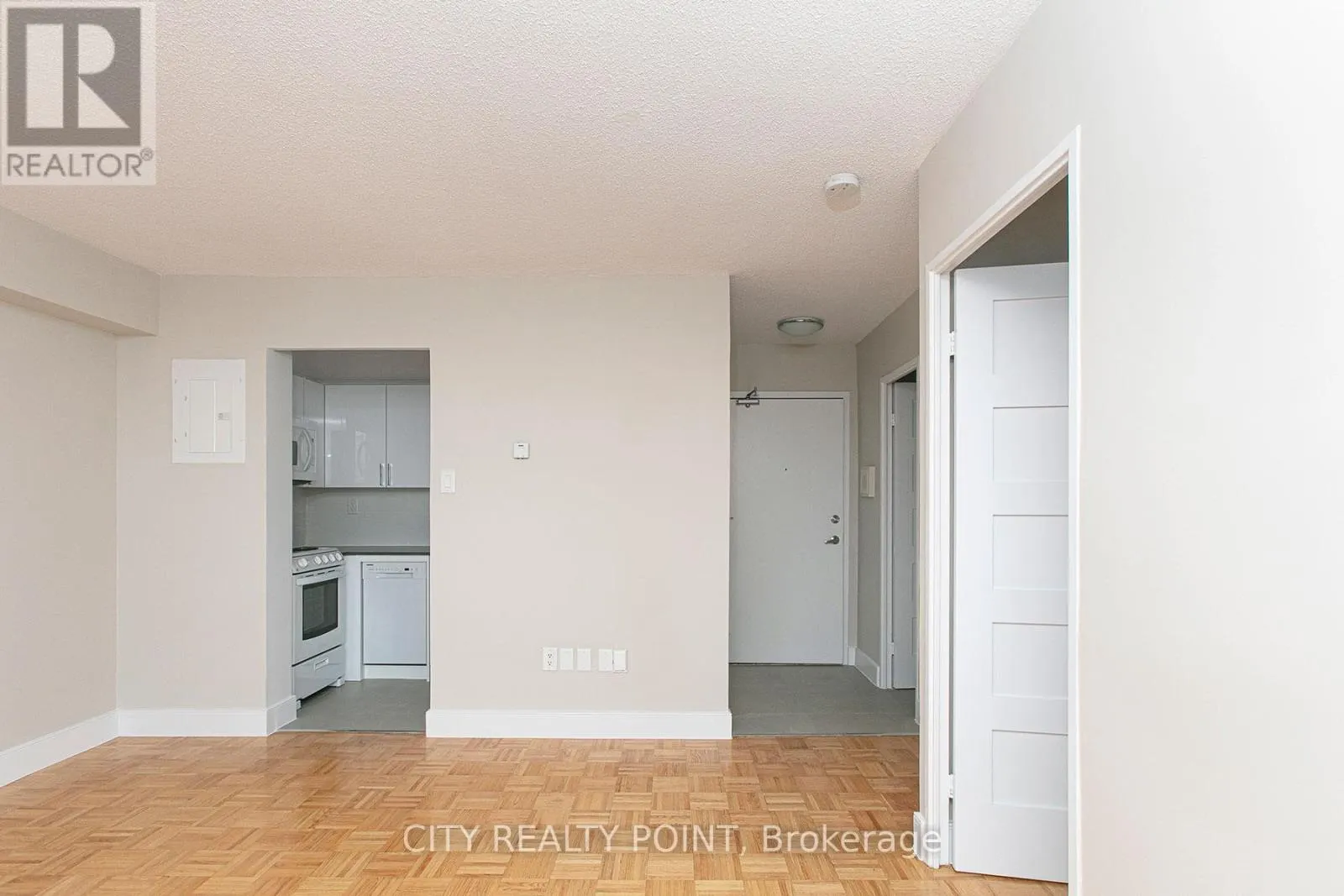 408 - 666 SPADINA AVENUE