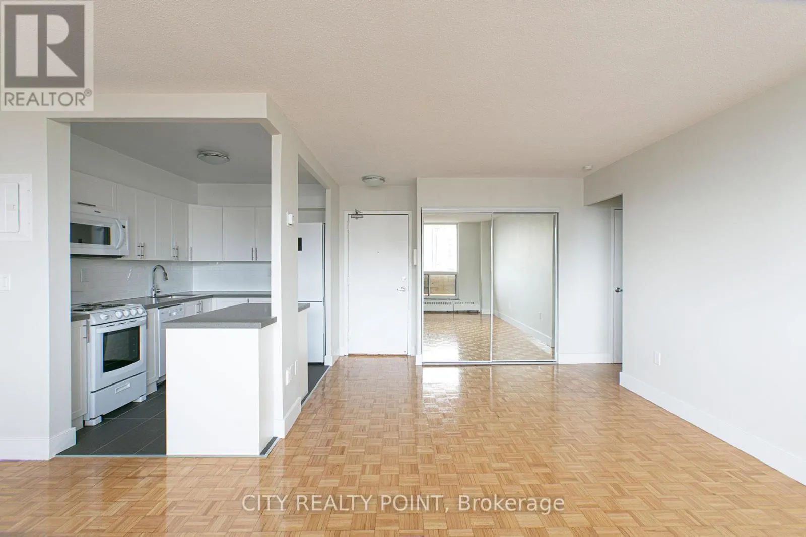 408 - 666 SPADINA AVENUE