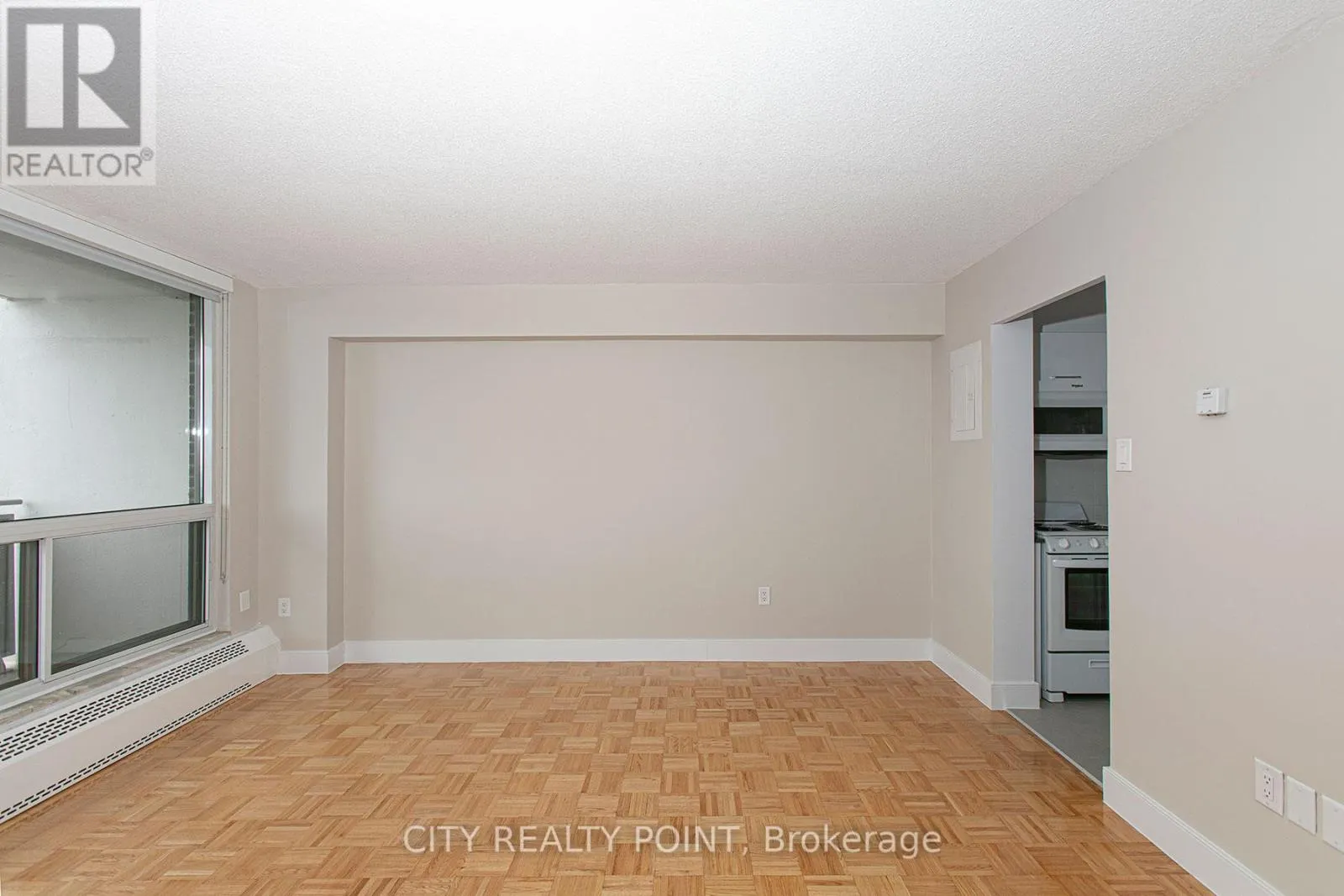 915 - 666 SPADINA AVENUE