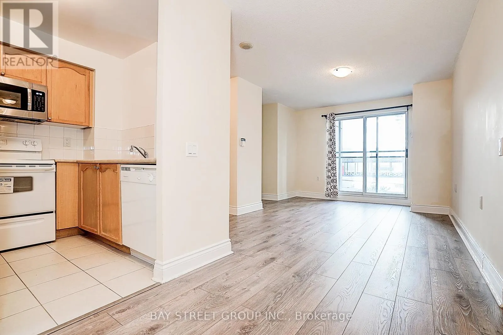 313 - 21 HILLCREST AVENUE