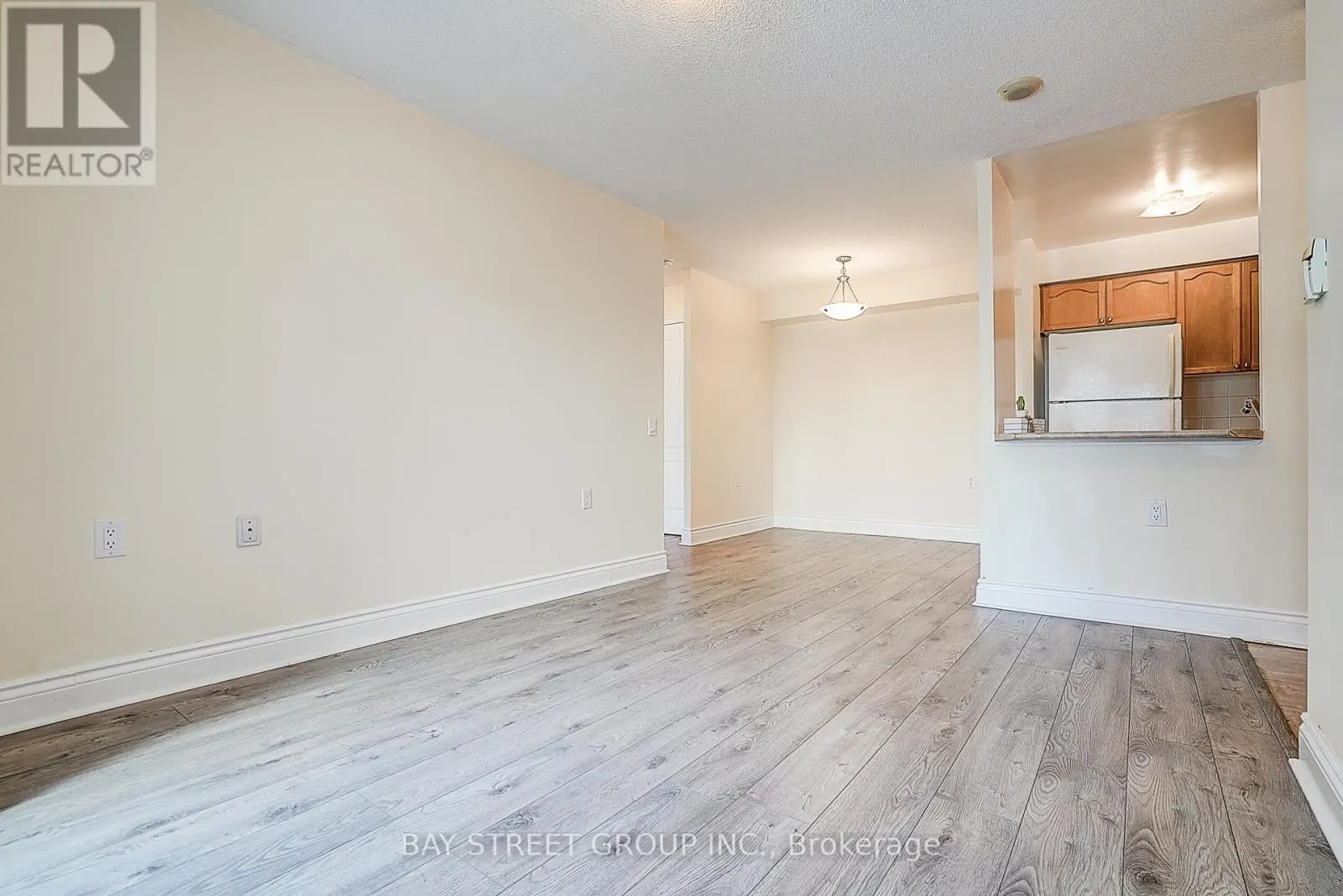 313 - 21 HILLCREST AVENUE